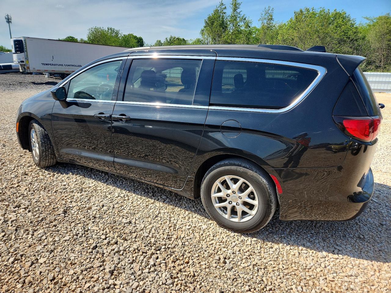 2020 CHRYSLER VOYAGER LXI photo 3