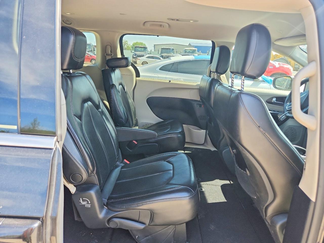 2020 CHRYSLER VOYAGER LXI photo 21