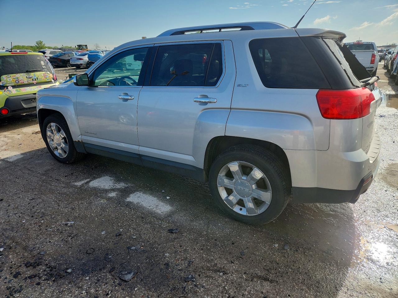 2011 GMC TERRAIN SLT photo 4