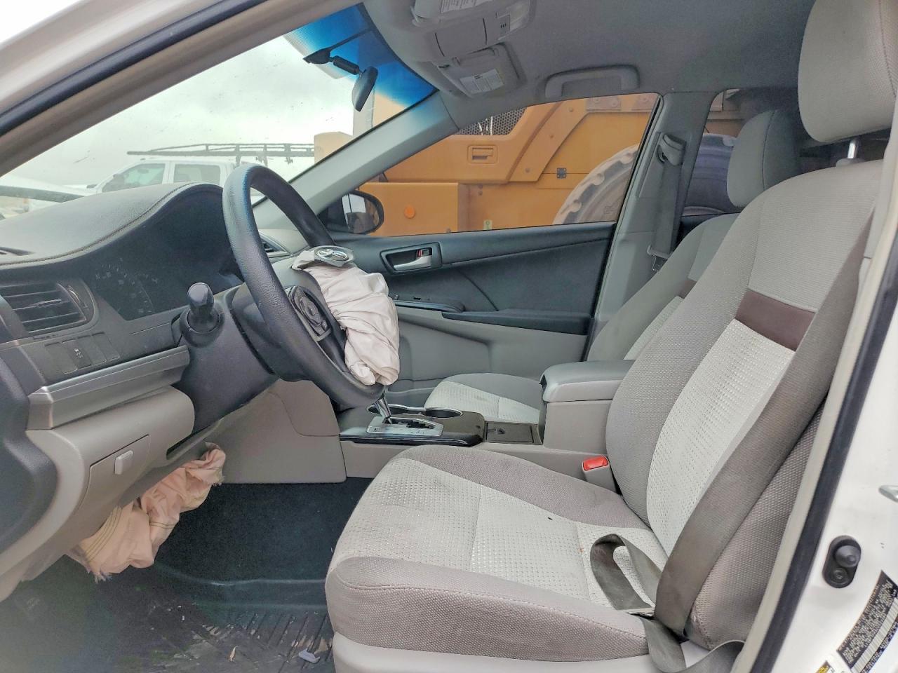 2012 TOYOTA CAMRY LE photo 13
