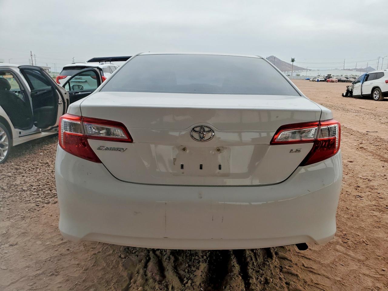 2012 TOYOTA CAMRY LE photo 11