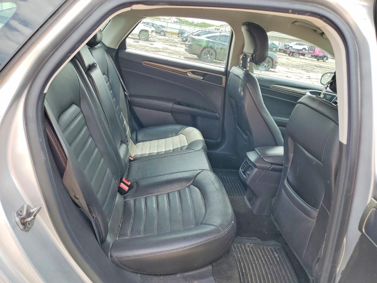 2014 FORD FUSION SE photo 28