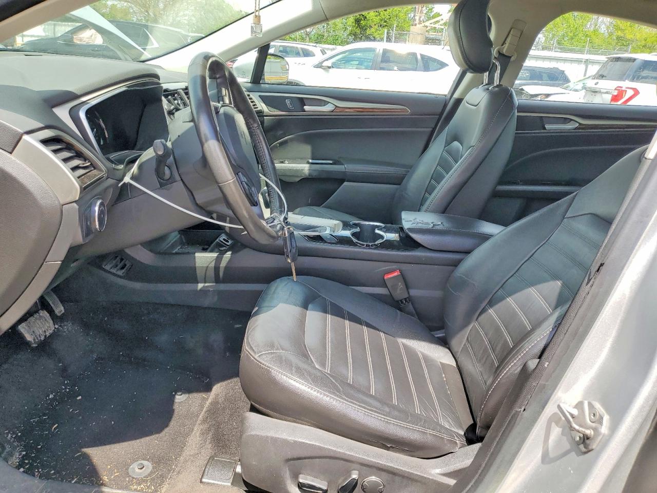 2014 FORD FUSION SE photo 19