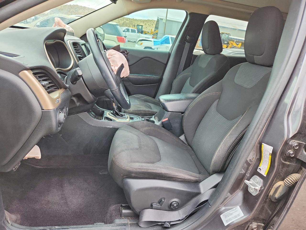 2016 JEEP CHEROKEE LATITUDE photo 13