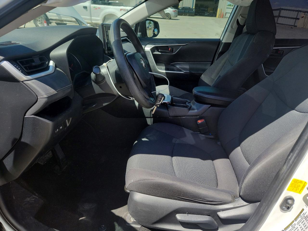 2021 TOYOTA RAV4 LE photo 13