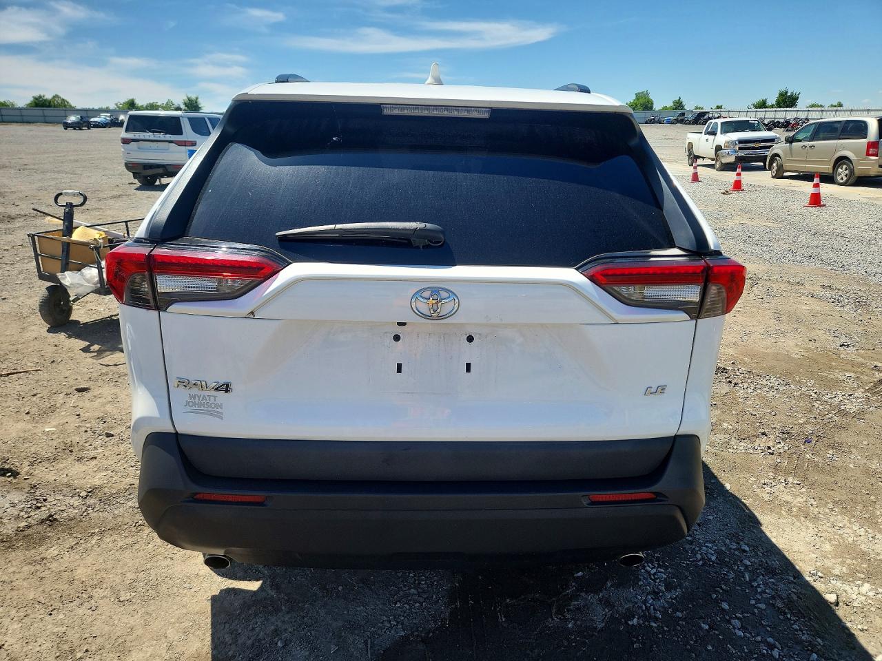 2021 TOYOTA RAV4 LE photo 11