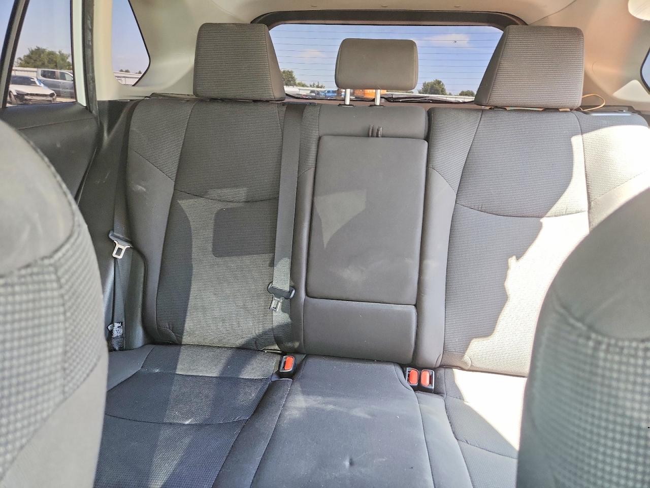 2021 TOYOTA RAV4 LE photo 19