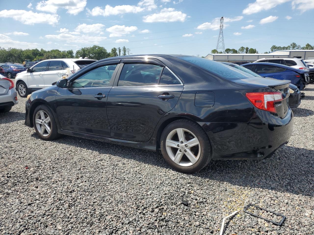2012 TOYOTA CAMRY SE photo 3