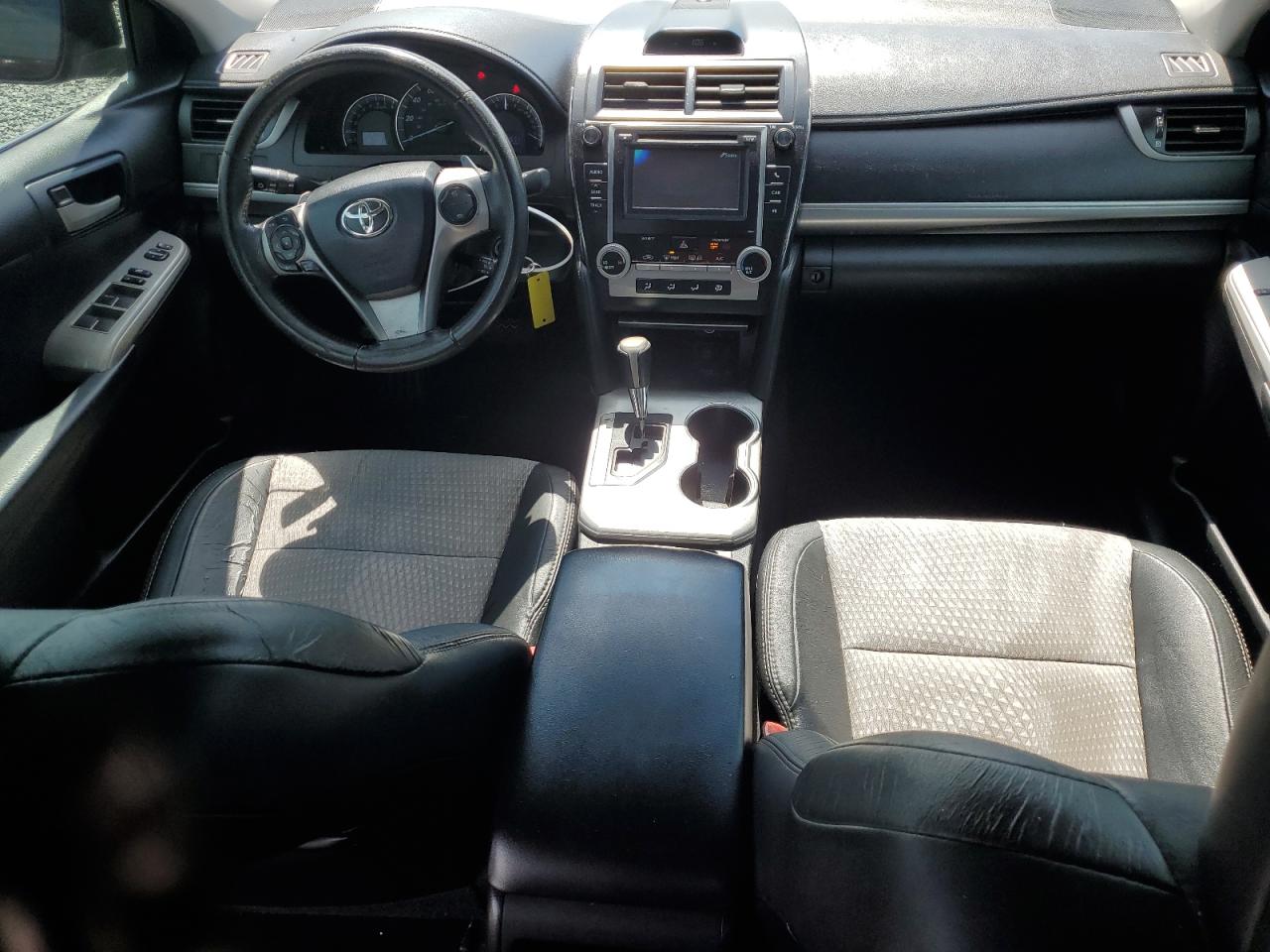 2012 TOYOTA CAMRY SE photo 15