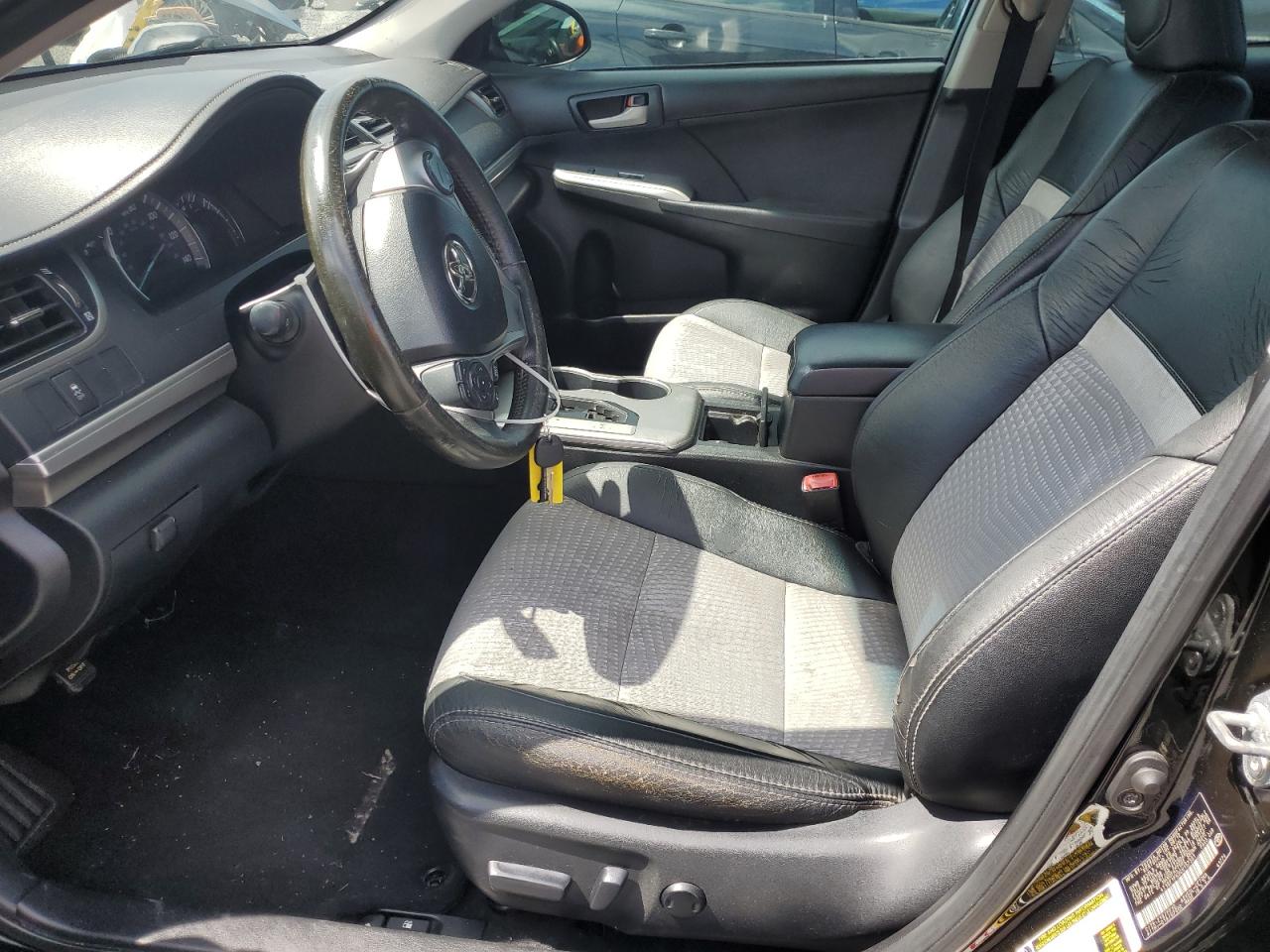 2012 TOYOTA CAMRY SE photo 13