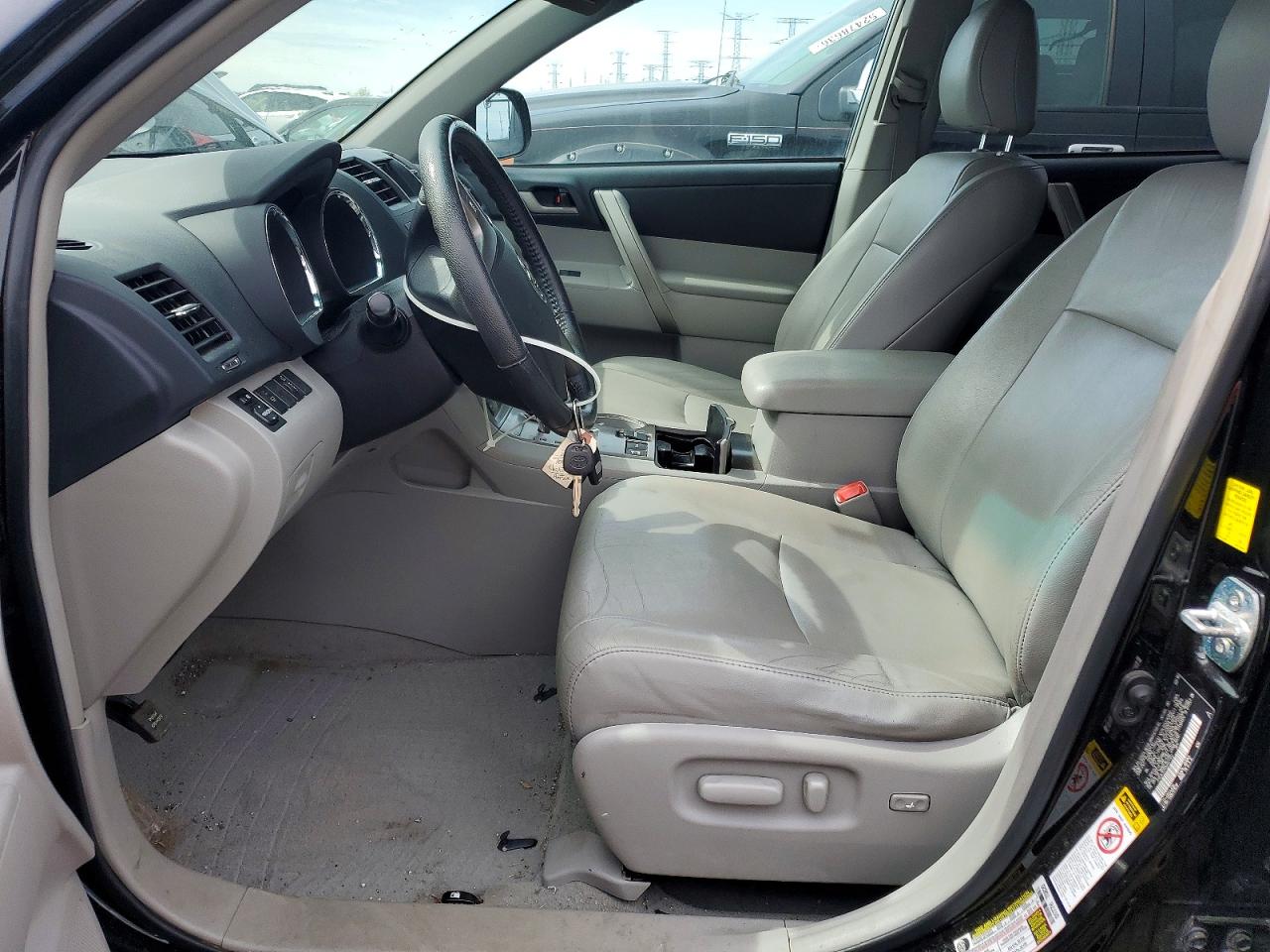 2010 TOYOTA HIGHLANDER SE photo 7