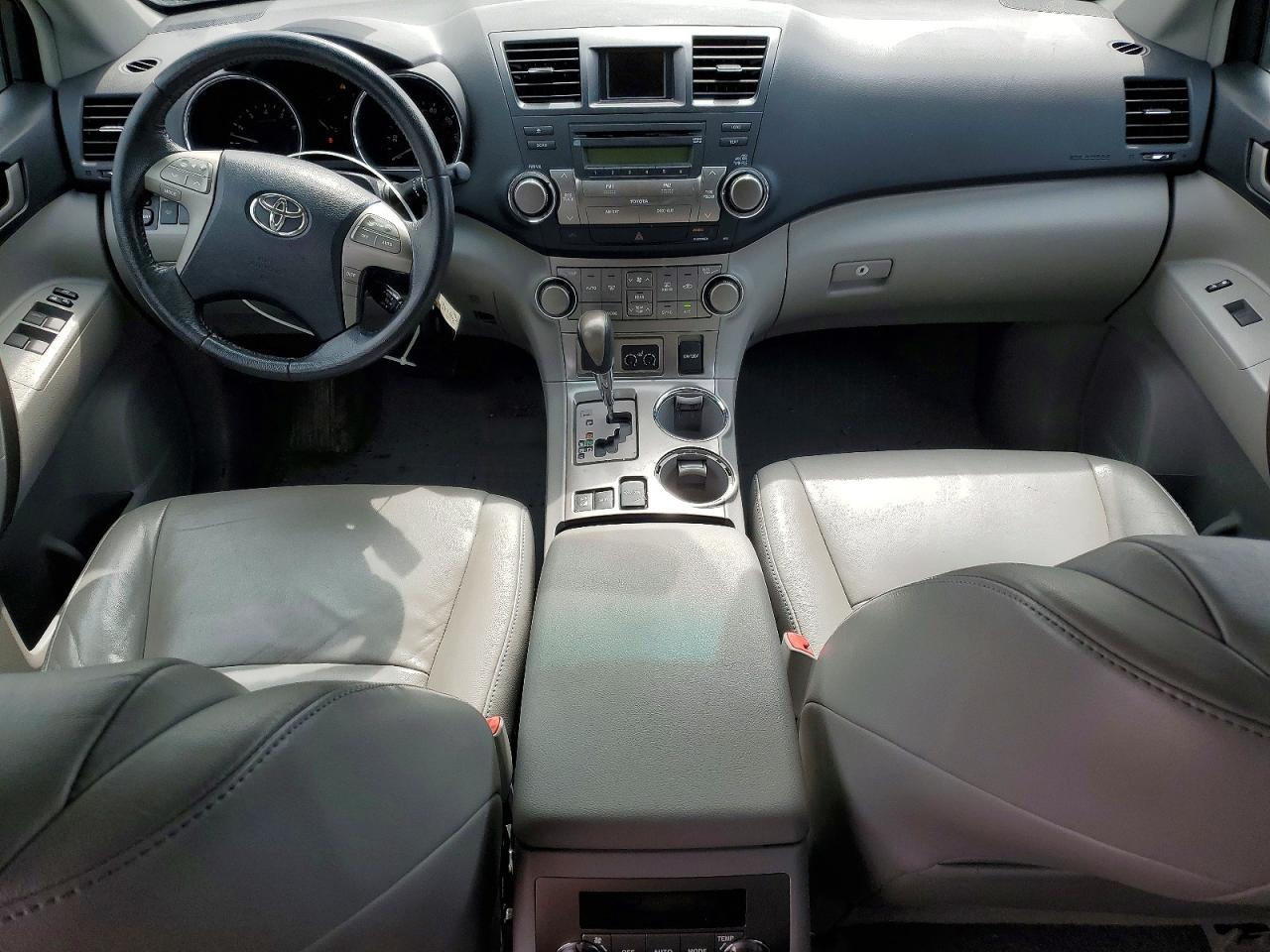2010 TOYOTA HIGHLANDER SE photo 8