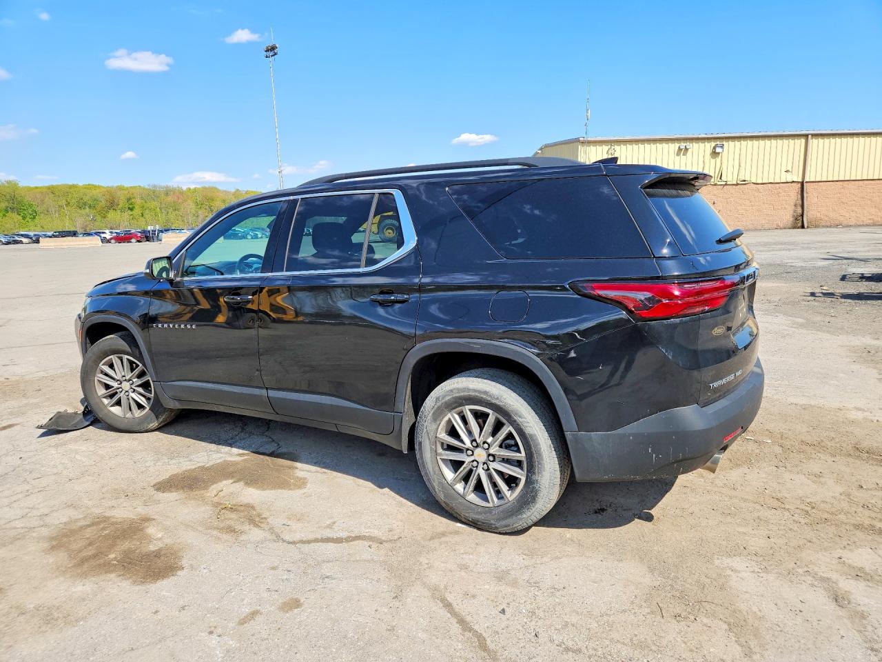 2023 CHEVROLET TRAVERSE LT photo 4