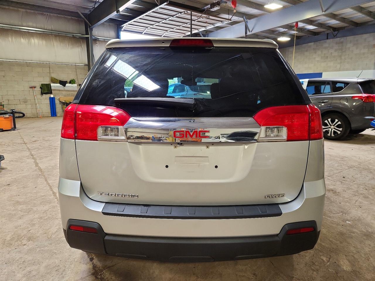 2015 GMC TERRAIN SLE photo 16