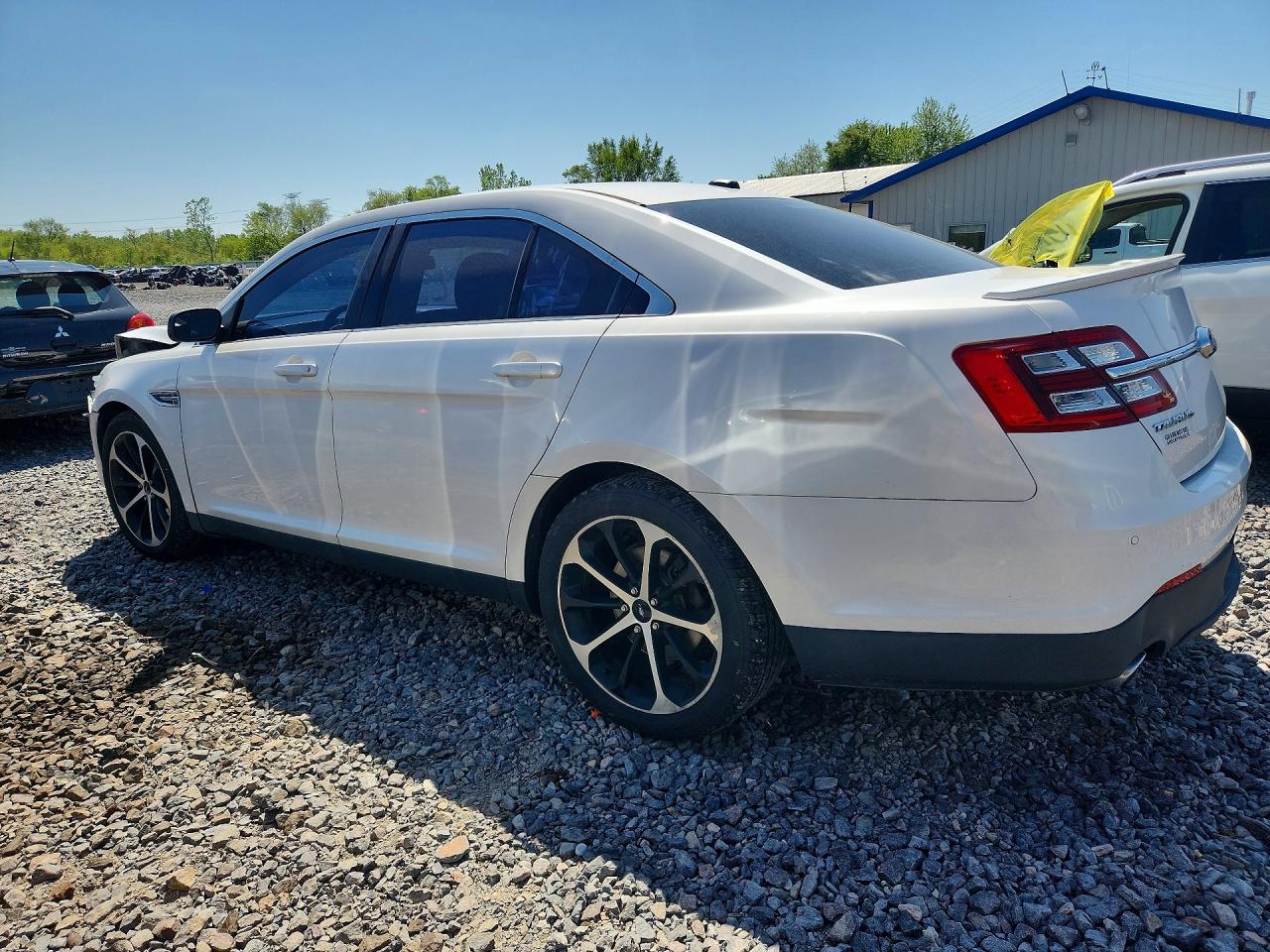 2014 FORD TAURUS SEL photo 3
