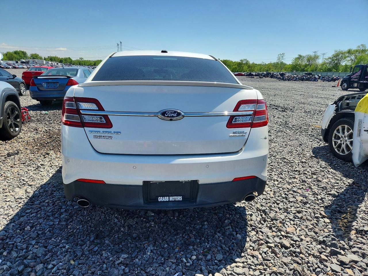 2014 FORD TAURUS SEL photo 11