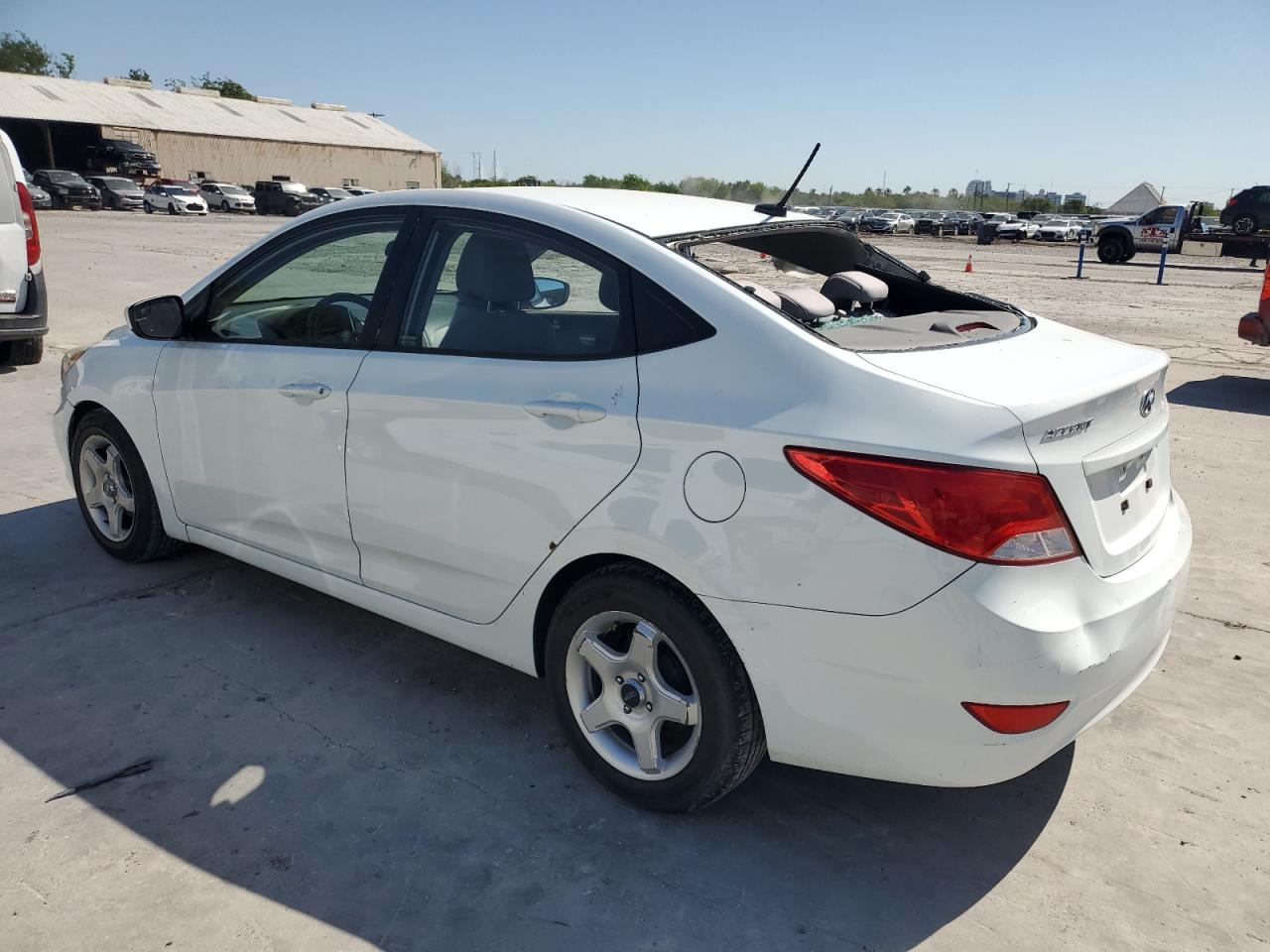 2015 HYUNDAI ACCENT GLS photo 2