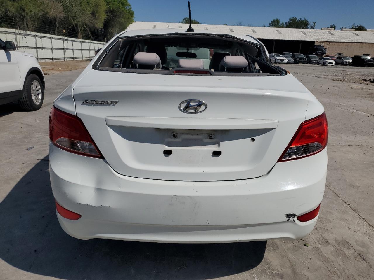 2015 HYUNDAI ACCENT GLS photo 6