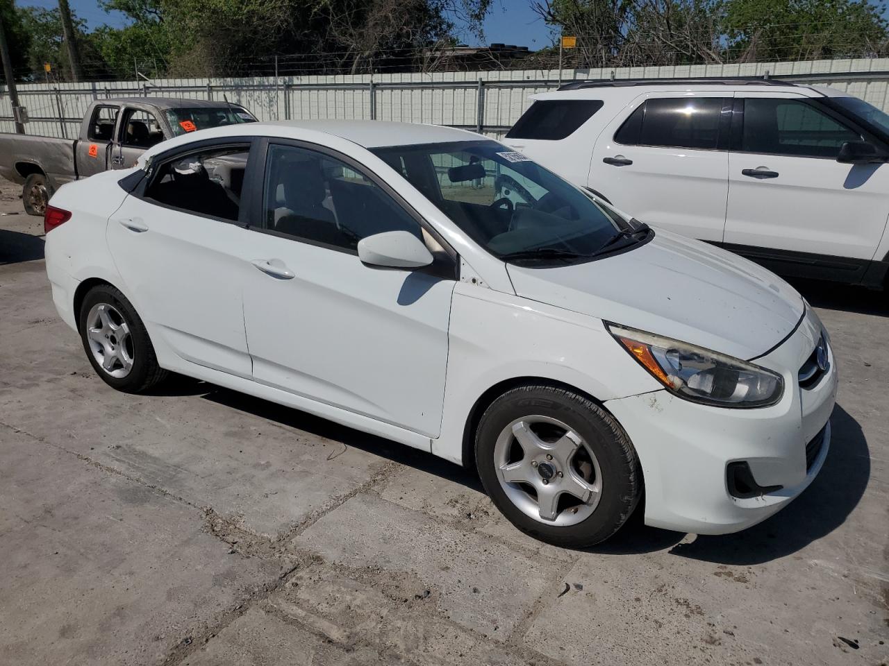 2015 HYUNDAI ACCENT GLS photo 4