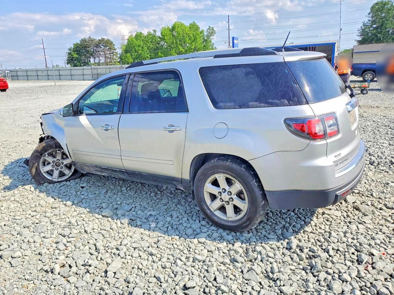 2016 GMC ACADIA SLE photo 3