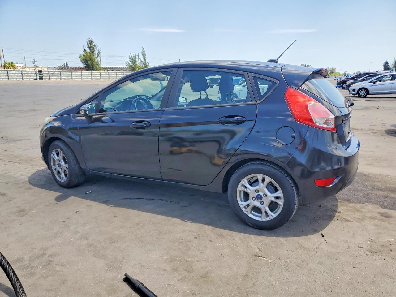 2016 FORD FIESTA SE photo 4