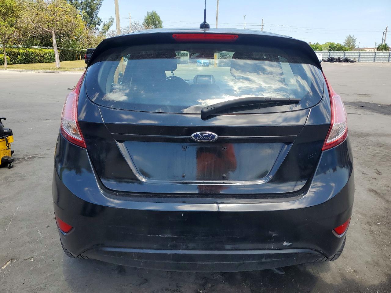 2016 FORD FIESTA SE photo 16