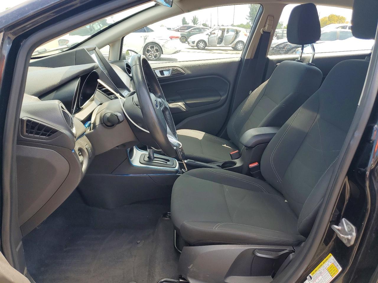 2016 FORD FIESTA SE photo 19