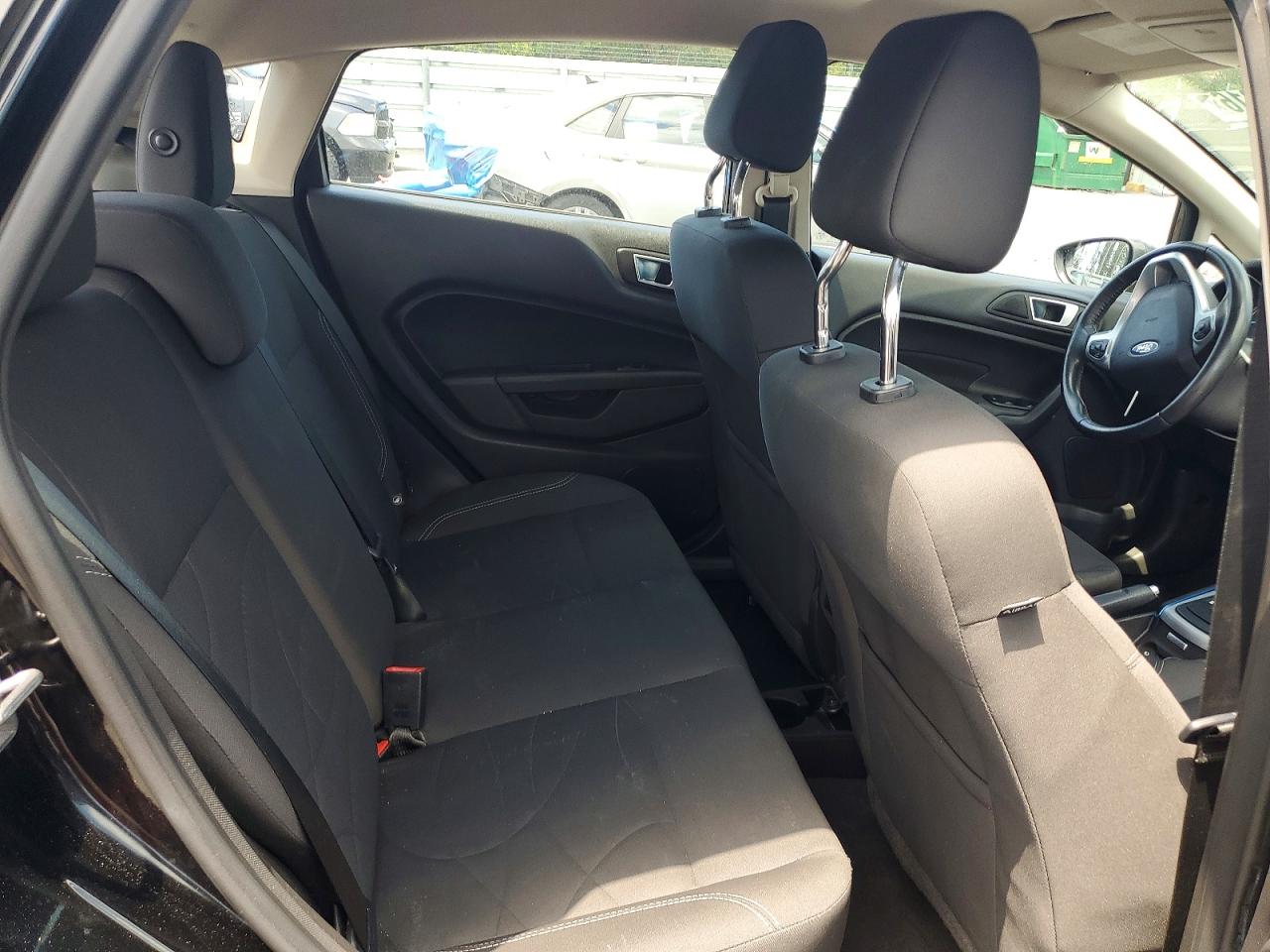 2016 FORD FIESTA SE photo 28
