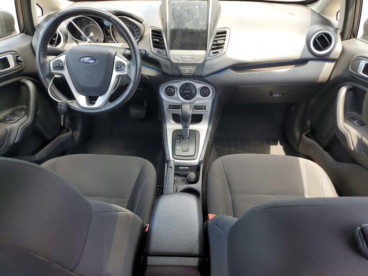 2016 FORD FIESTA SE photo 22