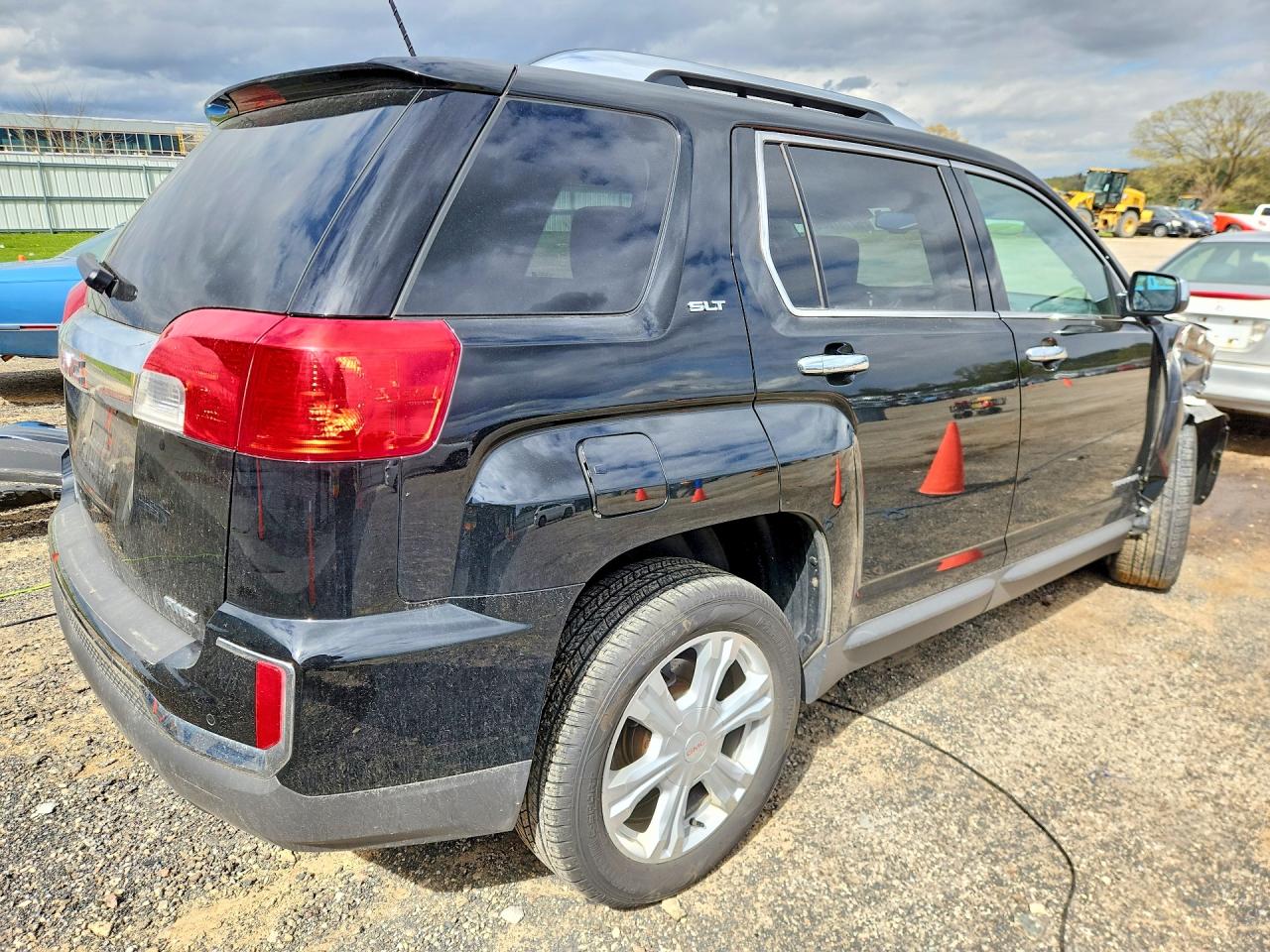 2017 GMC TERRAIN SLT photo 5