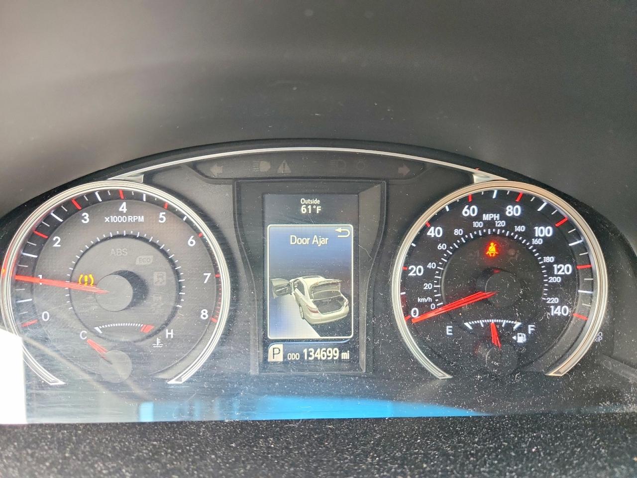 2016 TOYOTA CAMRY SE photo 17