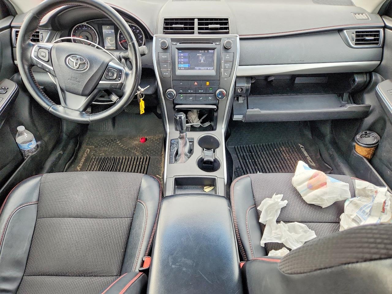 2016 TOYOTA CAMRY SE photo 15