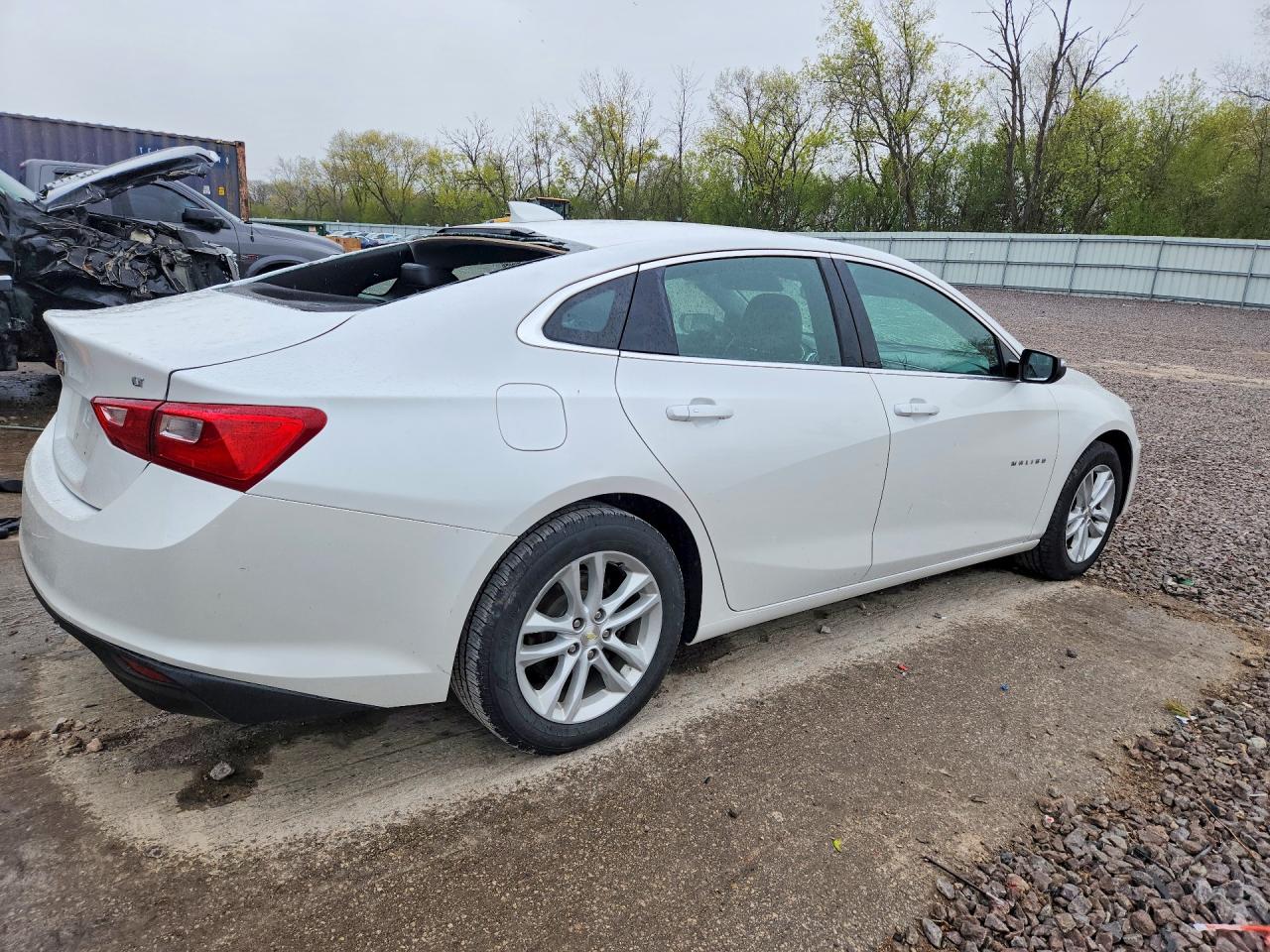 2017 CHEVROLET MALIBU LT photo 5