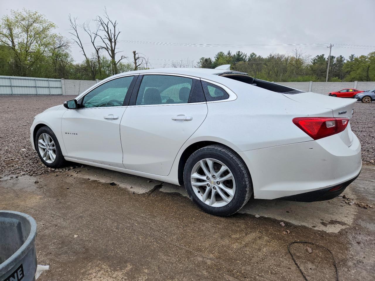 2017 CHEVROLET MALIBU LT photo 3