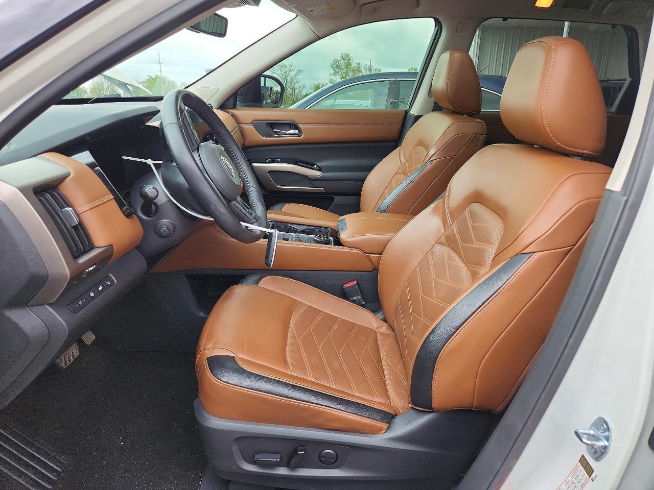 2023 NISSAN PATHFINDER PLATINUM photo 16