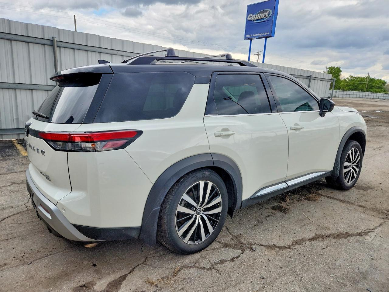 2023 NISSAN PATHFINDER PLATINUM photo 7