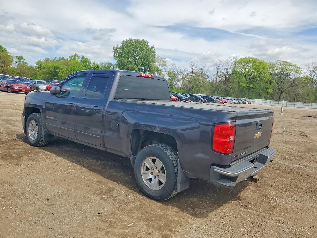 2015 CHEVROLET SILVERADO K1500 LT photo 2