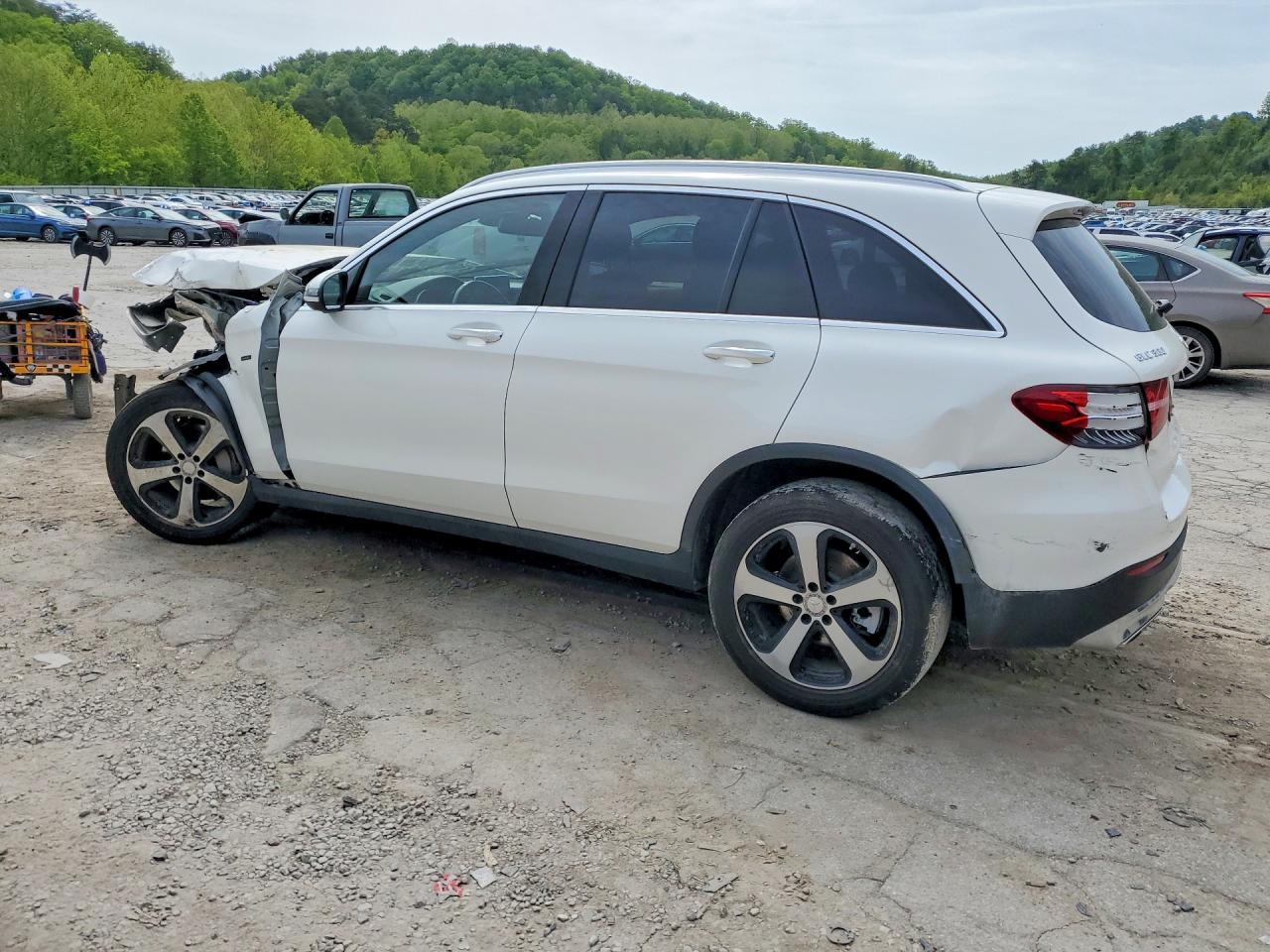 2016 MERCEDES-BENZ GLC 300 4MATIC photo 4