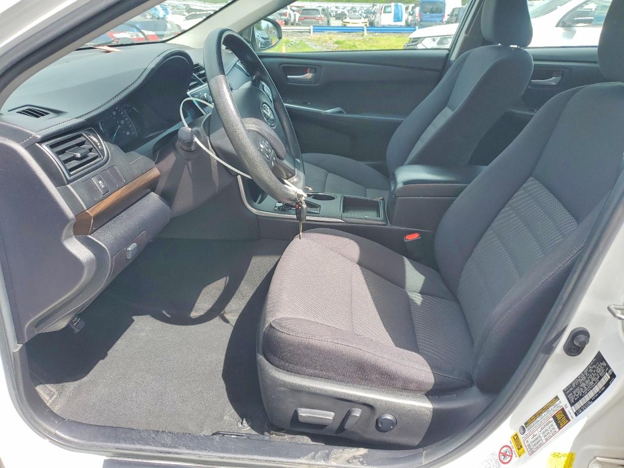2015 TOYOTA CAMRY LE photo 19