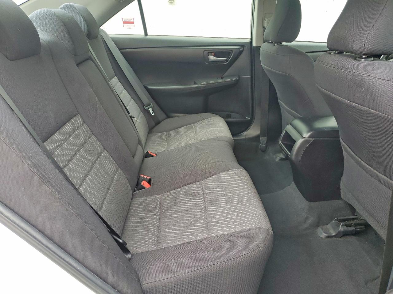 2015 TOYOTA CAMRY LE photo 28