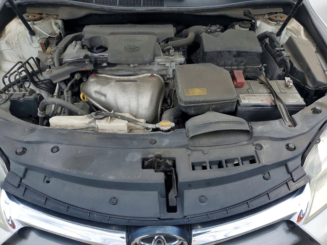 2015 TOYOTA CAMRY LE photo 31