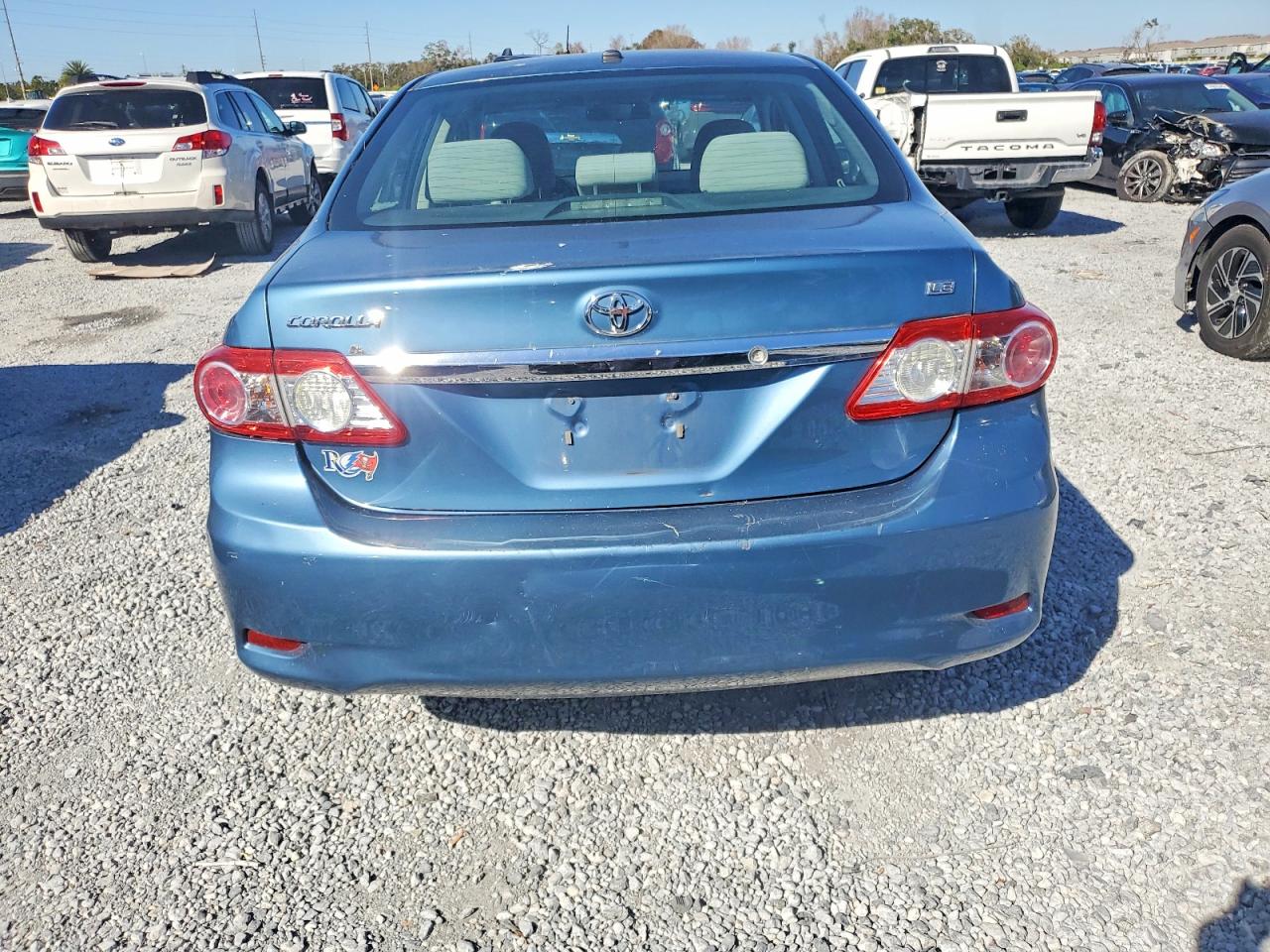2013 TOYOTA COROLLA LE photo 11