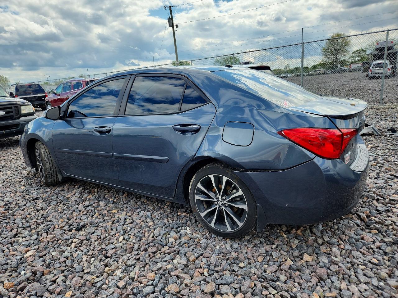 2017 TOYOTA COROLLA SE photo 4