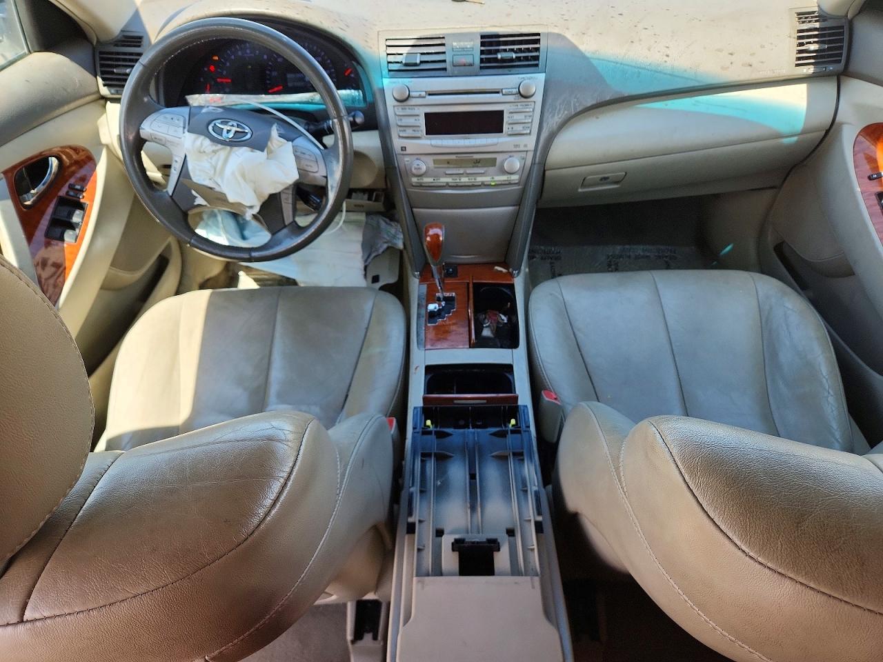 2010 TOYOTA CAMRY XLE photo 15