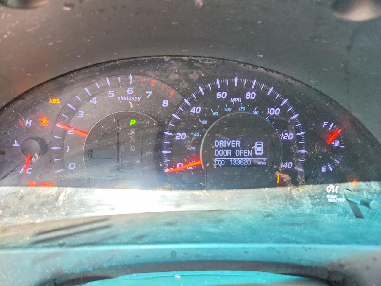 2010 TOYOTA CAMRY XLE photo 17