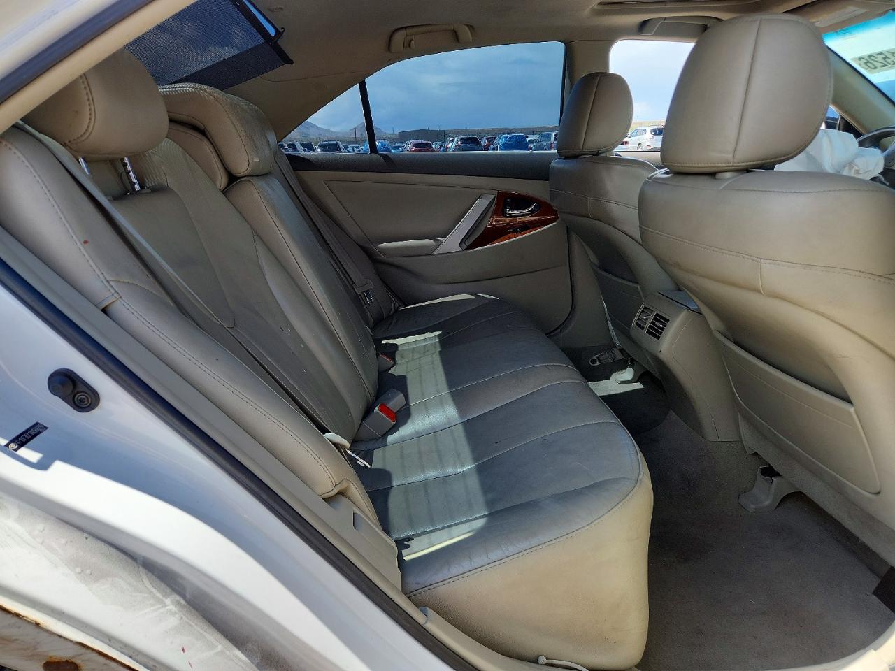 2010 TOYOTA CAMRY XLE photo 19