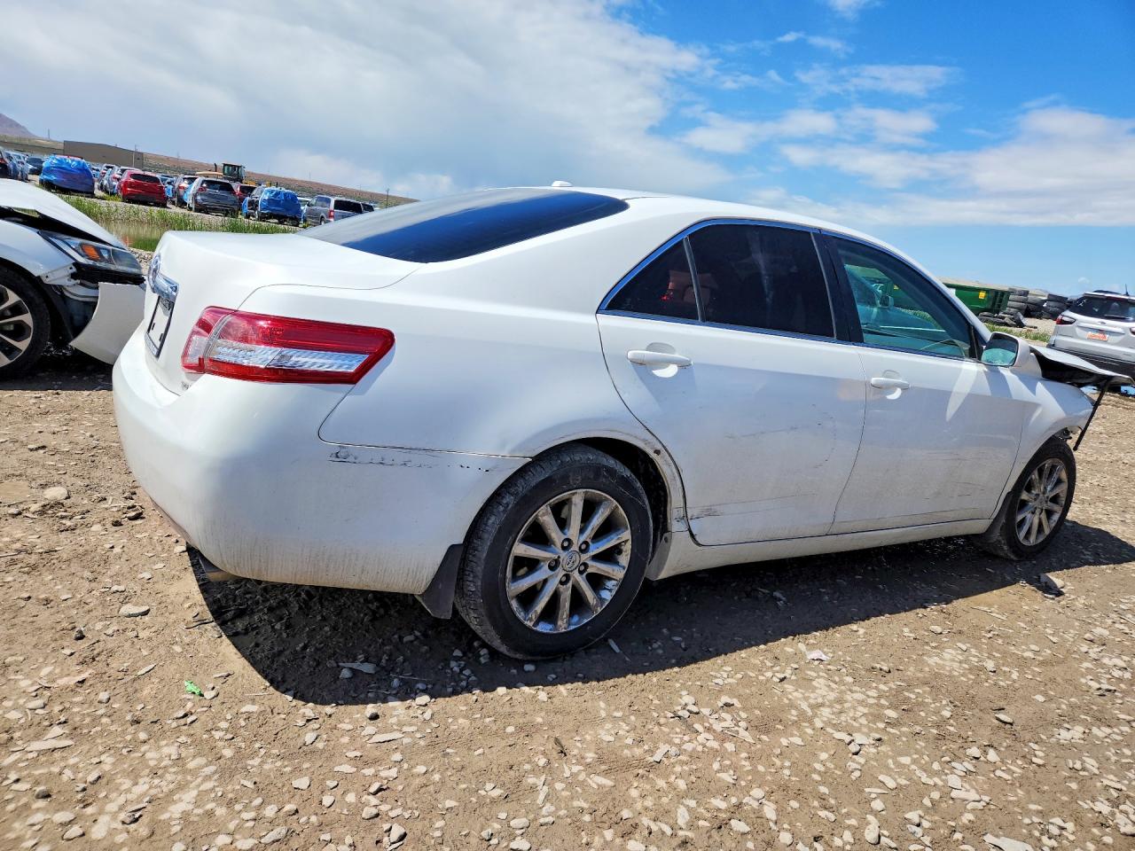 2010 TOYOTA CAMRY XLE photo 5