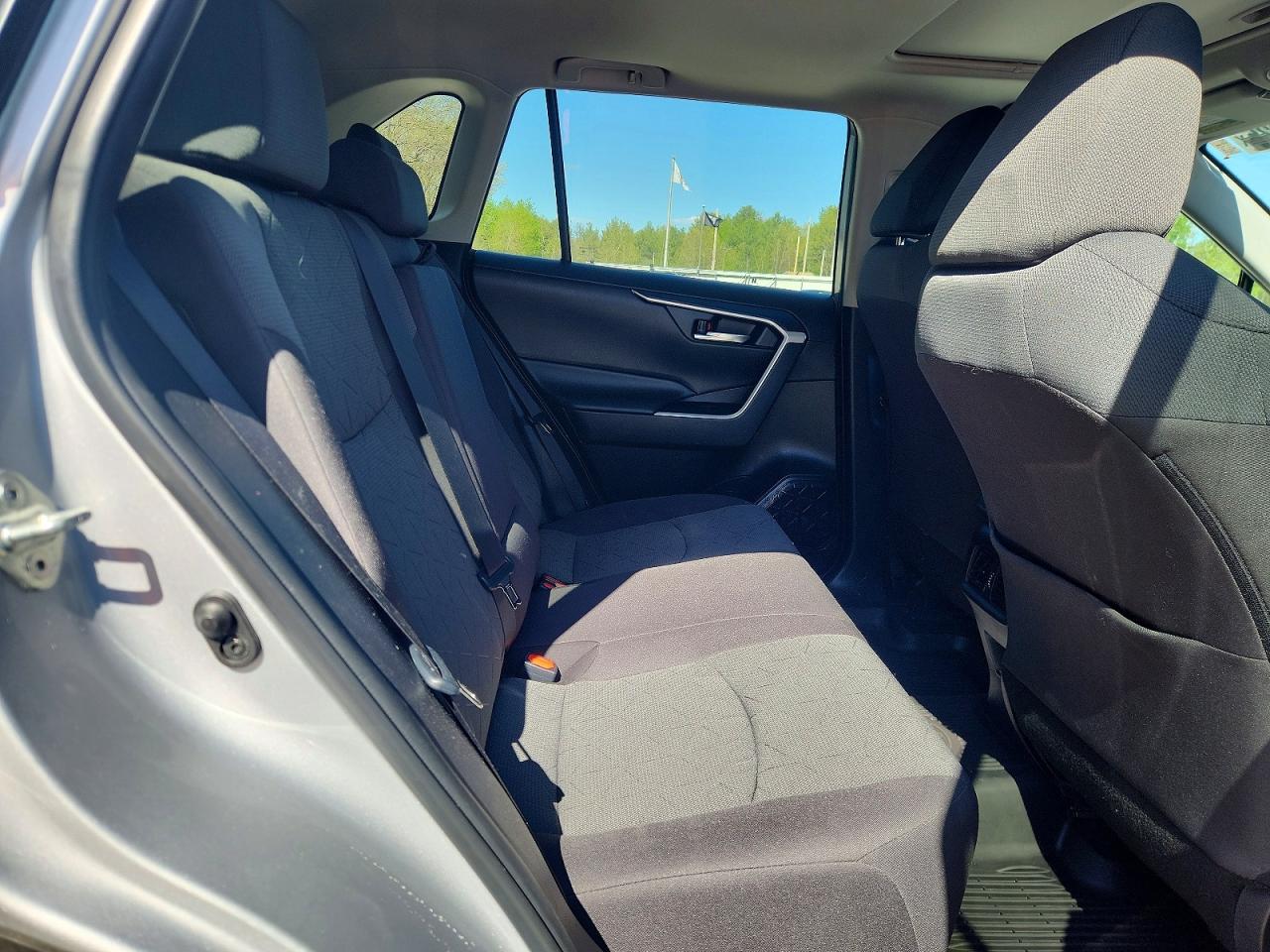 2022 TOYOTA RAV4 XLE photo 11