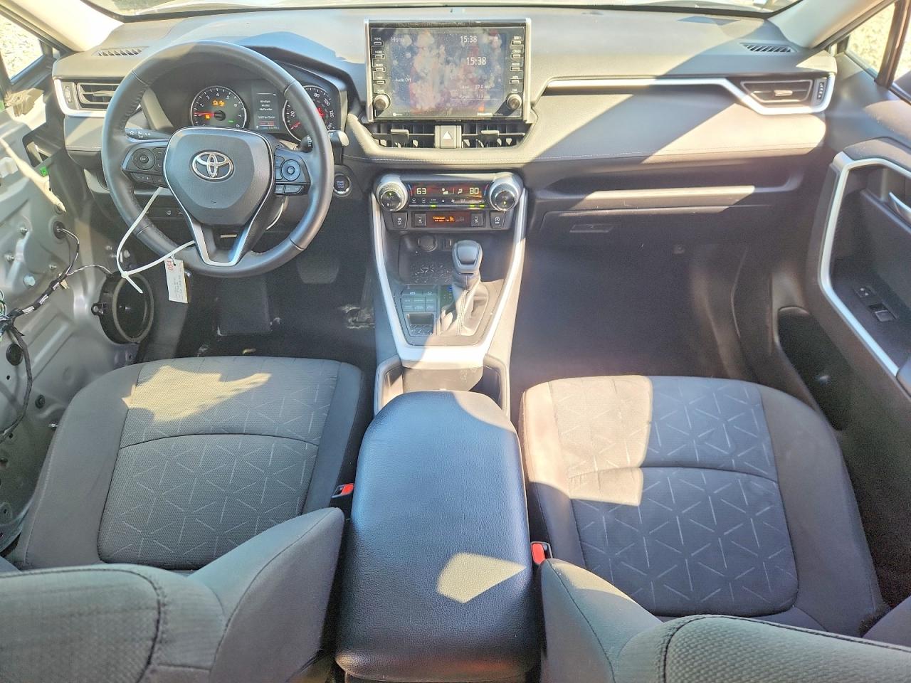 2022 TOYOTA RAV4 XLE photo 8