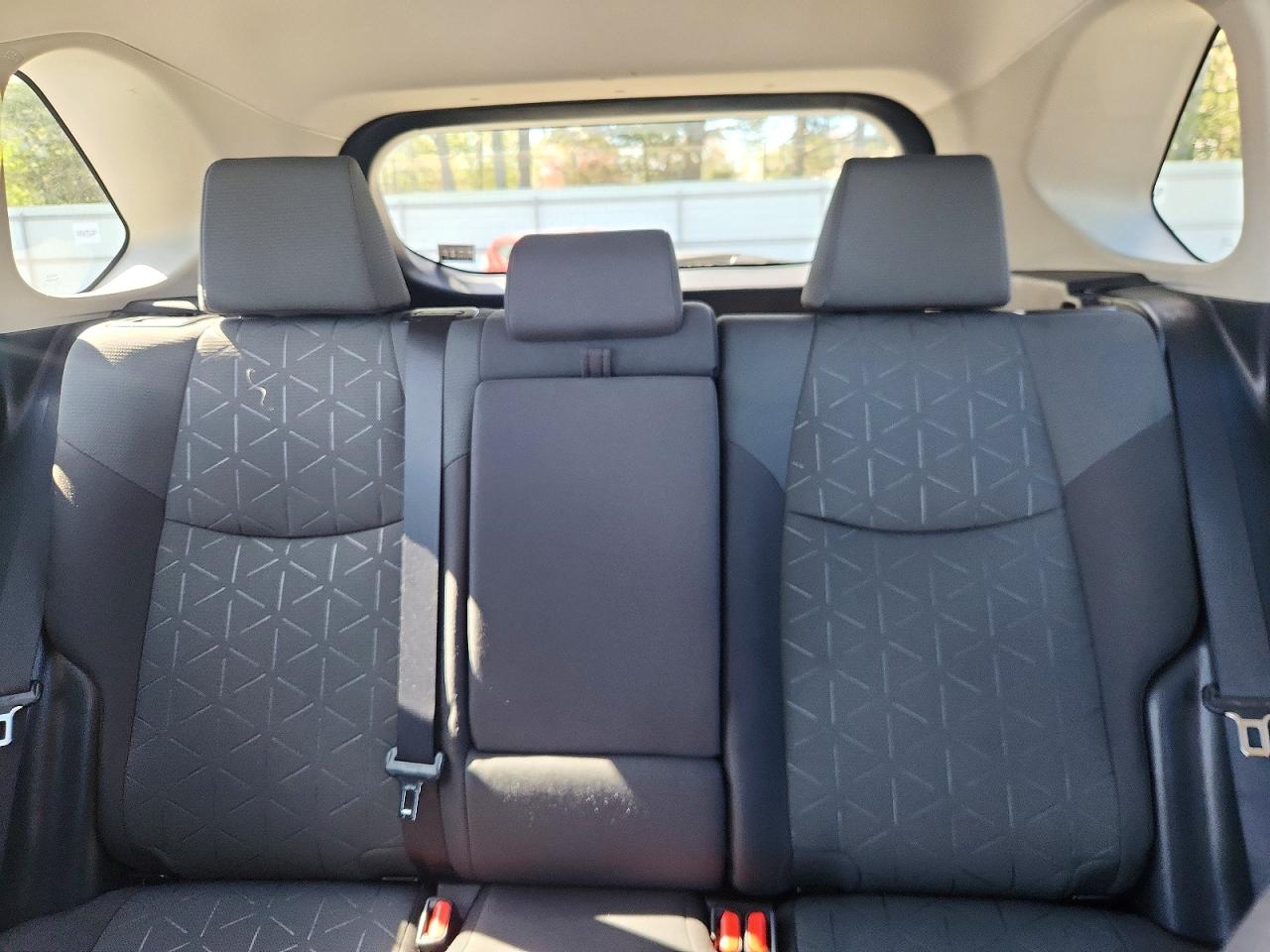 2022 TOYOTA RAV4 XLE photo 10
